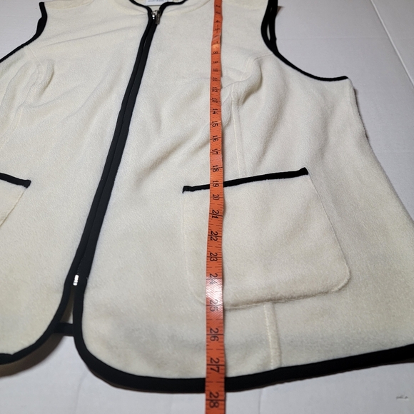 Susan Graver Plus Size 1X Plush Lightweight Vest - Picture 6 of 8